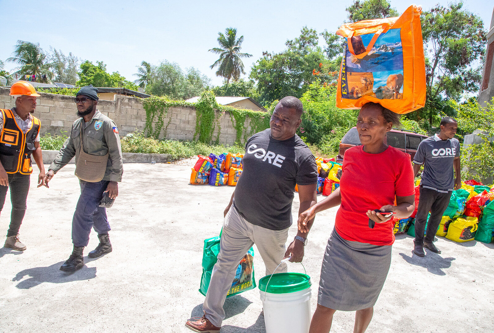 Haiti_Food Distribution_Clausel