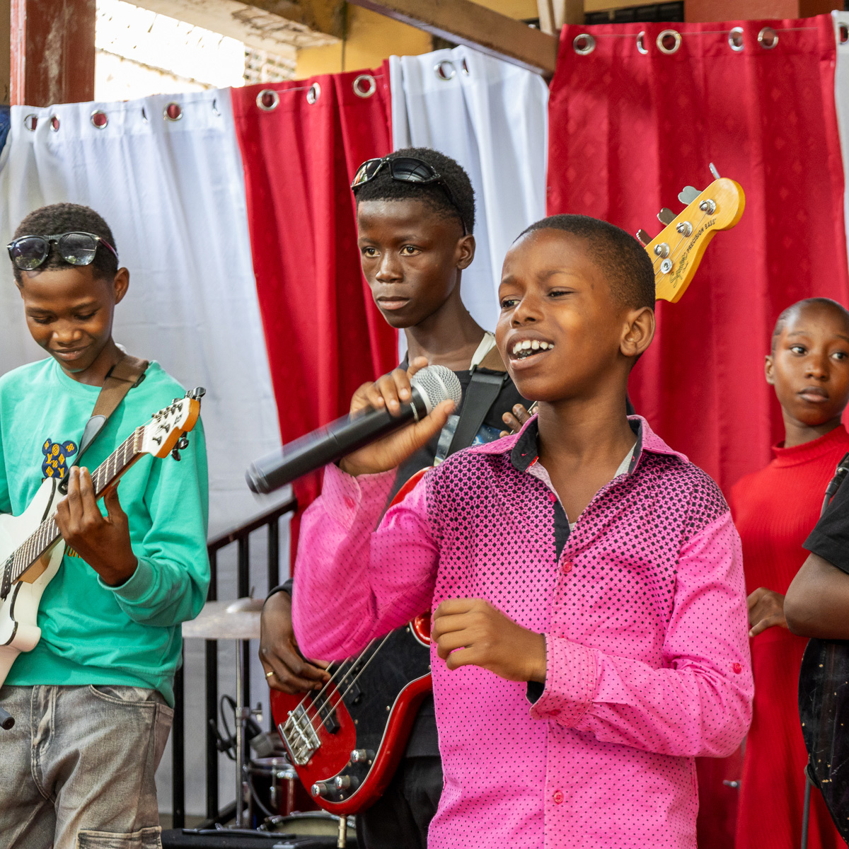 Plezi Mizik - students performing at a summer concert