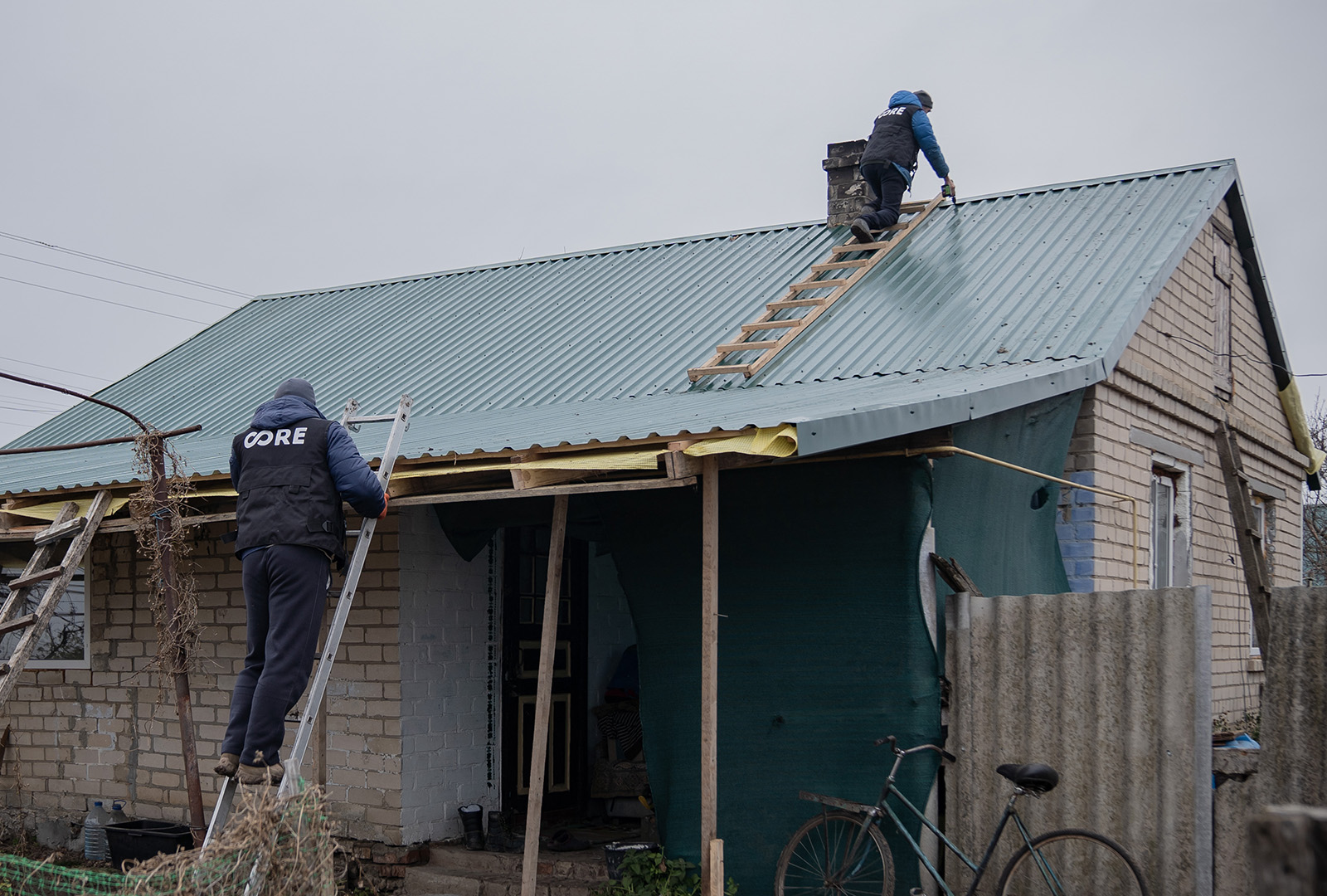 In December 2024, CORE repaired the roof of a home in Kherson Oblast that was damaged by heavy fighting in the region.