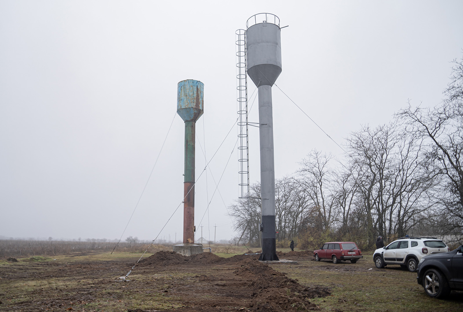 Image of the new water tower next to the old, damaged one.