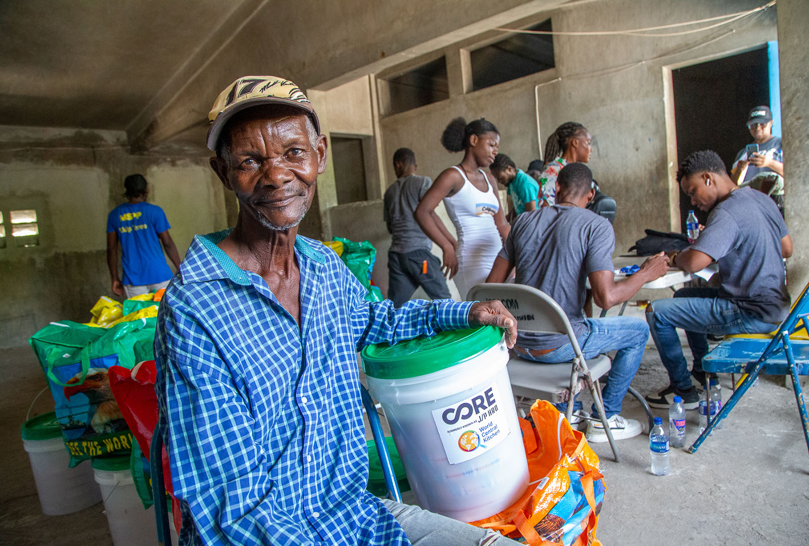 CORE carries out a food distribution in Delmas 19 with World Central Kitchen in June 2024. CORE and World Central Kitchen delivered 2,800 food kits to families in need, the equivalent of over 1.2 million meals between April to August 2024.