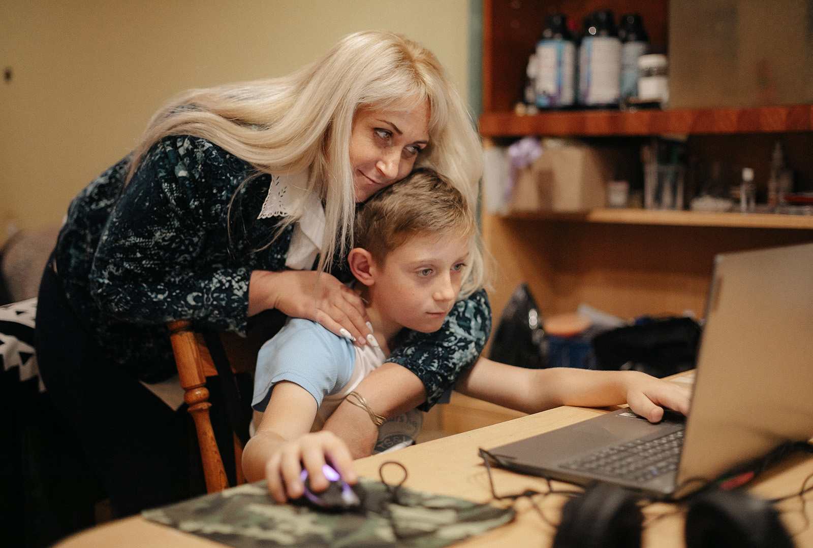 Viktoriia and Kyryl Draka who evacuated from Kherson in their new apartment Lviv, where they received rental assistance support through a CORE partnership with Ukraine Humanitarian Fund (UHF).